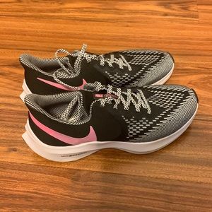Women’s Nike Zoom shoes Winflo size 9